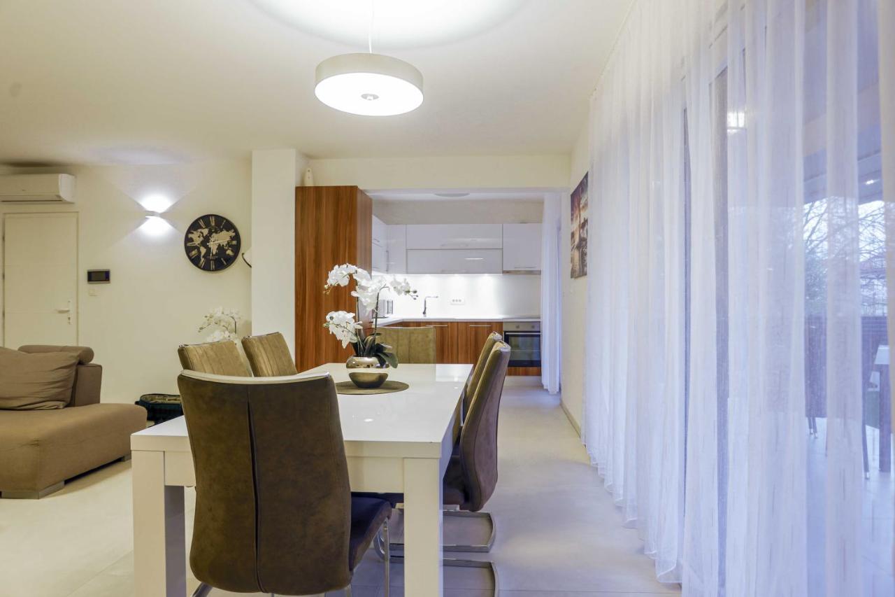 Villa Castelli, Apartment With Pool, Каштела Екстер'єр фото