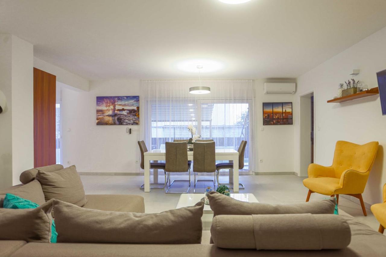 Villa Castelli, Apartment With Pool, Каштела Екстер'єр фото